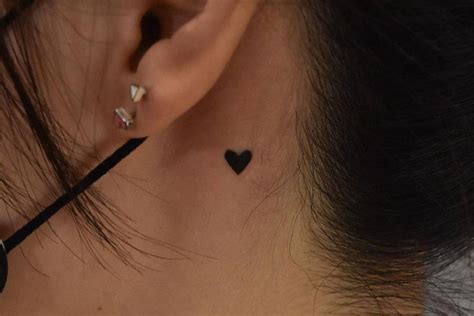 broken heart tattoo behind ear|Tattoos Behind the Ear Meaning: The significance,。